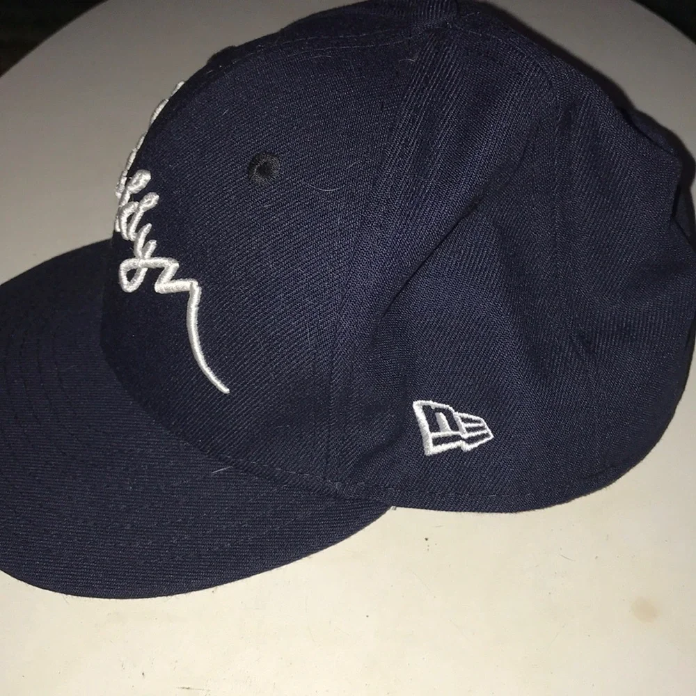 New Era 59FIFTY Brooklyn Script Navy Blue Fitted Hat Cap Size 7 3/4 NYC
